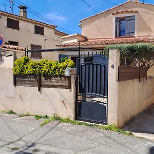  Hébergement de vacances Maison De Village - La Couronne