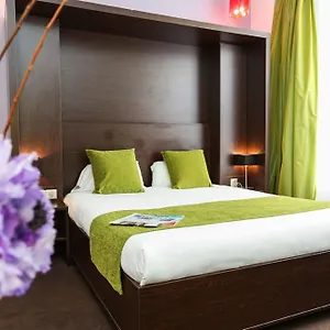 **** Hotel Le Rocroy Gare Du Nord France